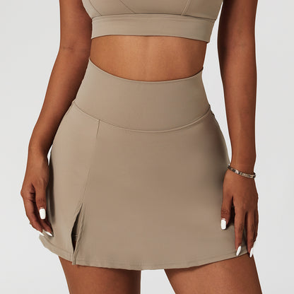 Women's 2 In 1 High Waist Pleated Tennis Skirts offers the ultimate comfort and keeps you cool during those intense tennis matches. Its ultra flexible and can stretch to enable you to reach those tricky low balls and execute offense when under pressure.