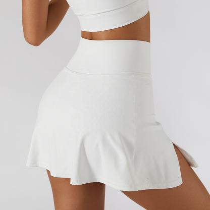 Women's 2 In 1 High Waist Pleated Tennis Skirts offers the ultimate comfort and keeps you cool during those intense tennis matches. Its ultra flexible and can stretch to enable you to reach those tricky low balls and execute offense when under pressure.