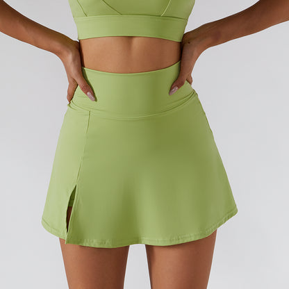 Women's 2 In 1 High Waist Pleated Tennis Skirts offers the ultimate comfort and keeps you cool during those intense tennis matches. Its ultra flexible and can stretch to enable you to reach those tricky low balls and execute offense when under pressure.